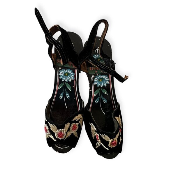 Vintage Filipino Hand Painted Wooden Wedge Sandals – 1940s bakya-inspired sandal - Picture 3 of 14